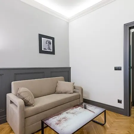 Luxury At The Main Square Apartment